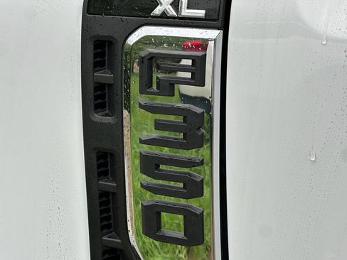 New 2026 Ford F350 XL w/ XL Chrome Package RWD image 24