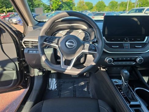 Used 2024 Nissan Altima 2.5 SV w/ SV Premium Package AWD/4WD image 13