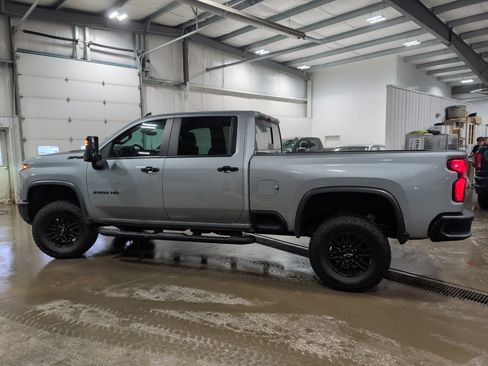 Used 2024 Chevrolet Silverado 2500 ZR2 w/ Technology Package image 5
