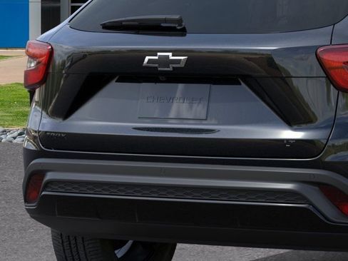 New 2026 Chevrolet Trax LT w/ Driver Confidence Package FWD image 14
