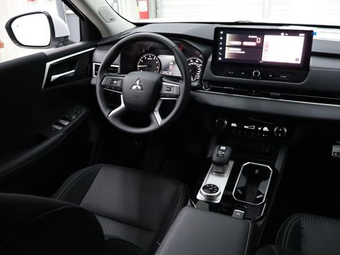 New 2026 Mitsubishi Outlander ES FWD image 24