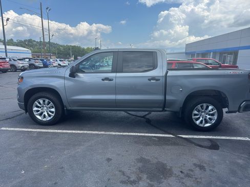 Used 2023 Chevrolet Silverado 1500 Custom AWD/4WD image 6