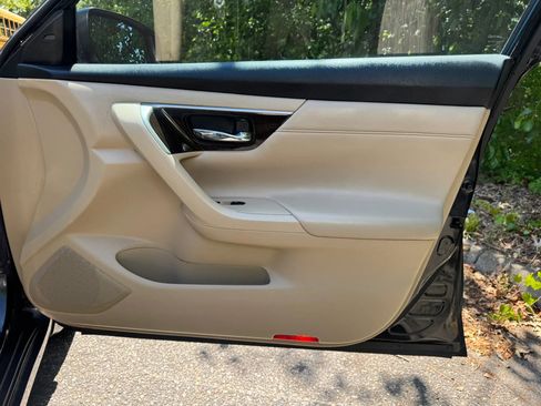 Used 2015 Nissan Altima 3.5 SL FWD image 10