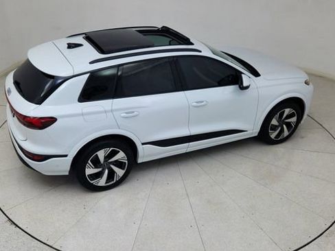 Used 2025 Audi Q6 e-tron Premium Plus image 81