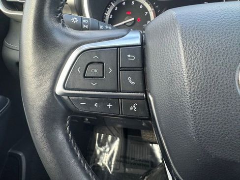 Used 2021 Toyota Highlander XLE image 12