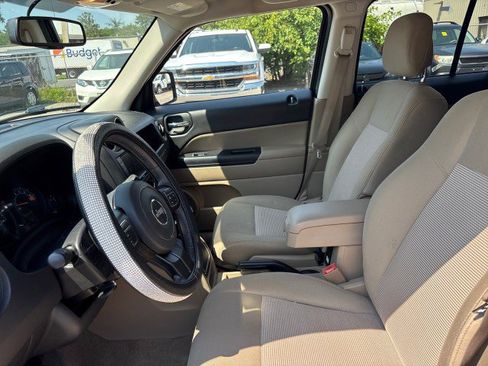 Used 2014 Jeep Patriot Latitude image 10