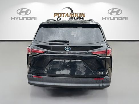 Used 2021 Toyota Sienna XLE FWD image 5