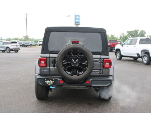 Used 2023 Jeep Wrangler Unlimited Sahara w/ Cold Weather Group AWD/4WD image 8