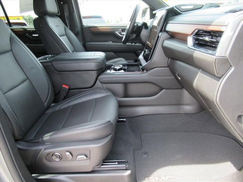 Certified 2025 GMC Yukon Denali AWD/4WD image 10