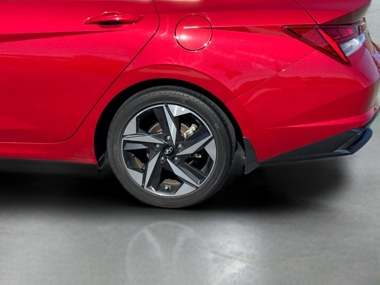 Used 2023 Hyundai Elantra Limited FWD image 15