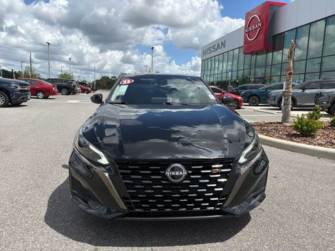 Used 2023 Nissan Altima 2.5 SR w/ SR Premium Package image 2