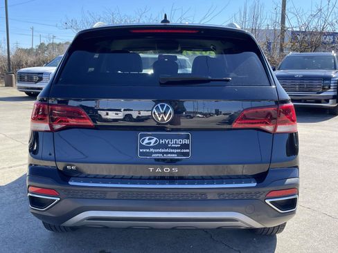 Used 2022 Volkswagen Taos SE image 3