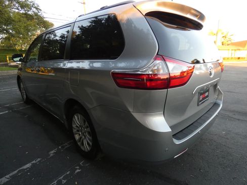 Used 2015 Toyota Sienna XLE image 12