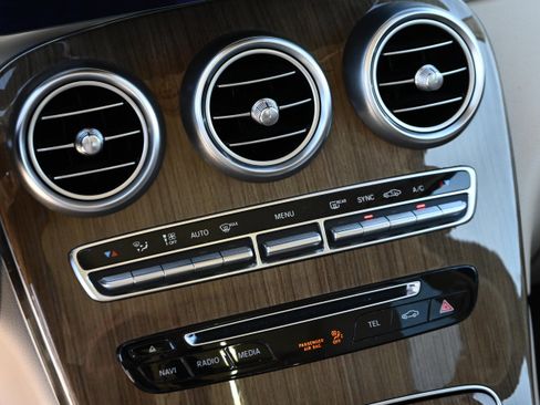 Used 2019 Mercedes-Benz GLC 300 4MATIC image 12