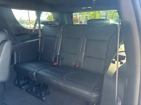 Used 2025 GMC Yukon XL Denali AWD/4WD image 17