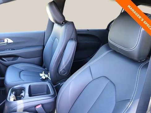 New 2026 Chrysler Pacifica Select image 11
