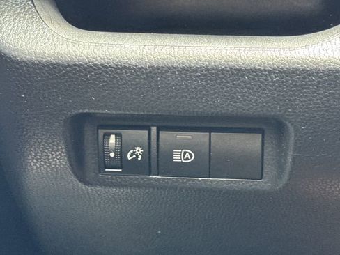 Used 2022 Toyota RAV4 LE AWD/4WD image 28