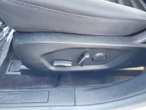 Used 2019 Ford Fusion SE image 11