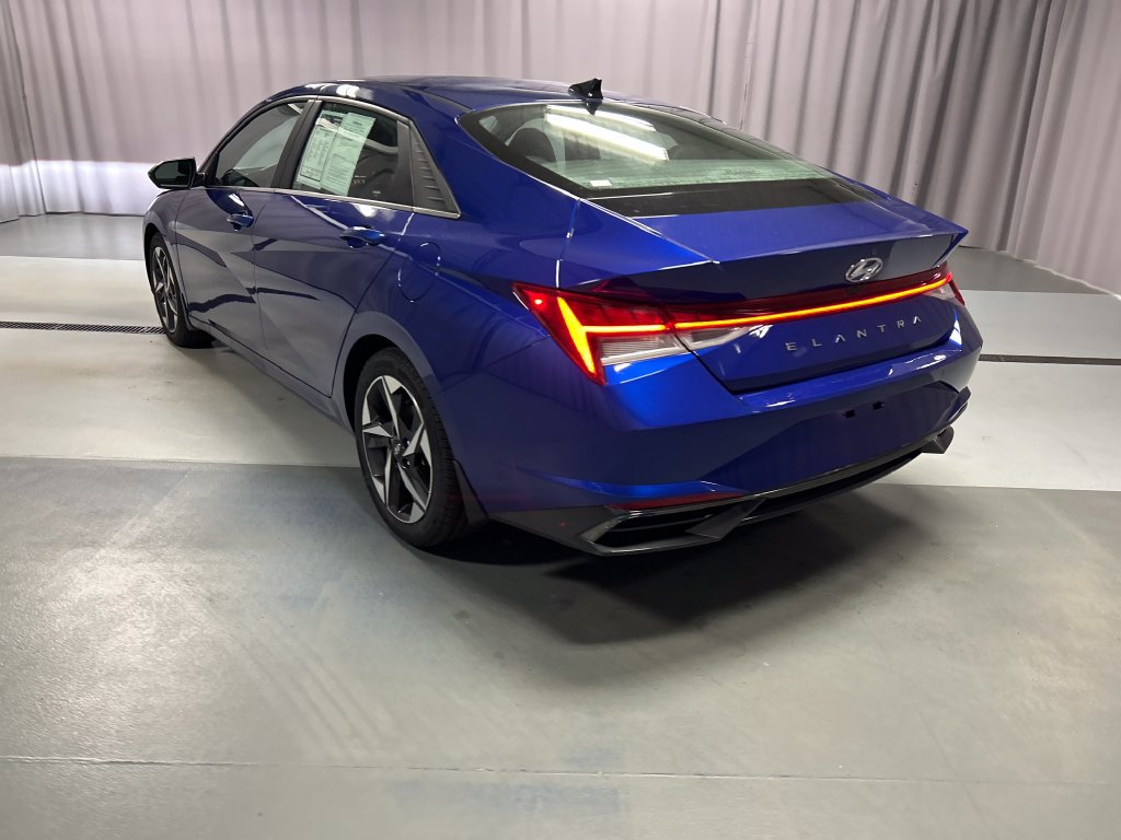 Used 2022 Hyundai Elantra Limited w/ Winter Weather Package FWD image 5
