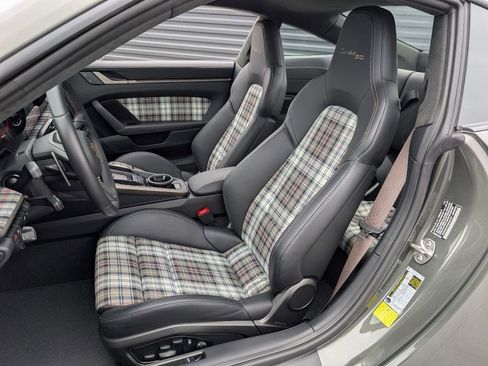 Certified 2025 Porsche 911 Turbo AWD/4WD image 5