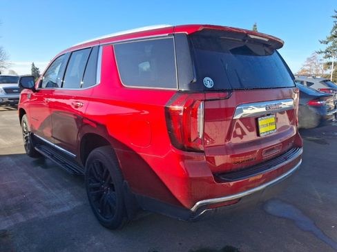 Used 2023 GMC Yukon SLT w/ SLT Premium Package image 9