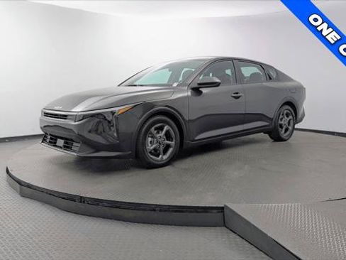 Used 2026 Kia K4 FWD image 2
