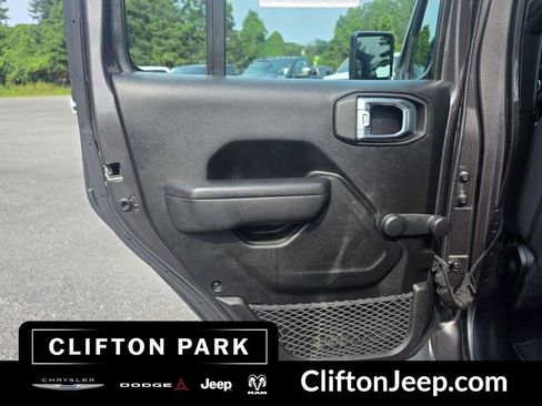 Used 2022 Jeep Wrangler Unlimited Sport AWD/4WD image 12