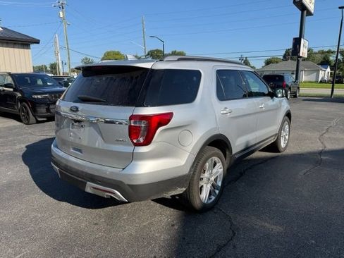 Used 2017 Ford Explorer XLT w/ Equipment Group 202A AWD/4WD image 5