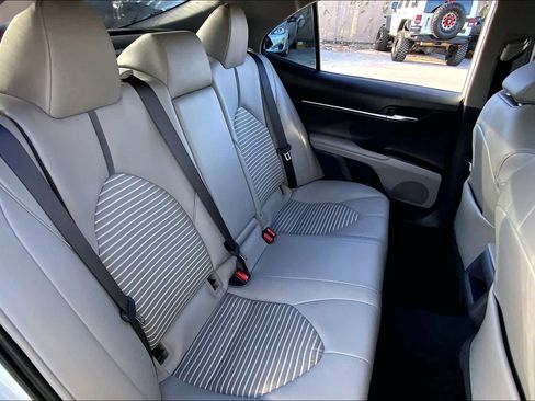 Used 2021 Toyota Camry SE image 17