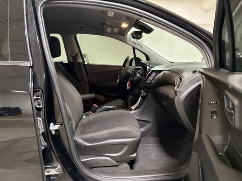 Used 2020 Chevrolet Trax LS FWD image 21