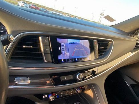 Used 2024 Buick Enclave Premium image 25