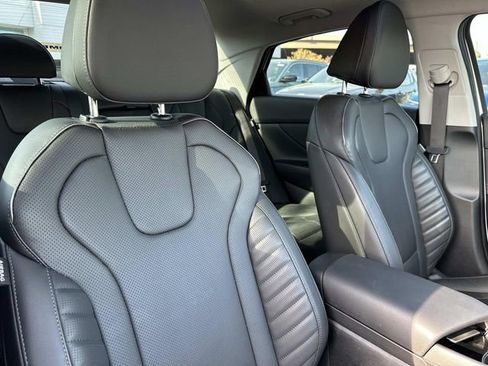 Used 2025 Hyundai Elantra Limited FWD image 12