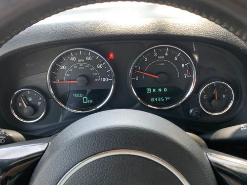 Used 2016 Jeep Wrangler Unlimited Sahara w/ Connectivity Group image 15