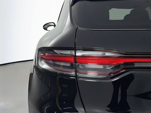 Certified 2026 Porsche Macan AWD/4WD image 16