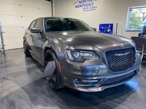 Used 2022 Chrysler 300 Touring L w/ Popular Equipment Group RWD image 1