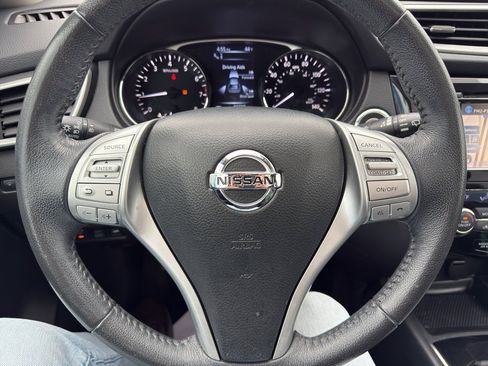 Used 2016 Nissan Rogue SL w/ SL Premium Package image 18