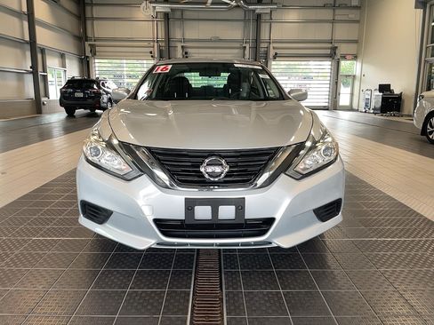 Used 2016 Nissan Altima 2.5 S w/ Power Driver Seat Package FWD image 2