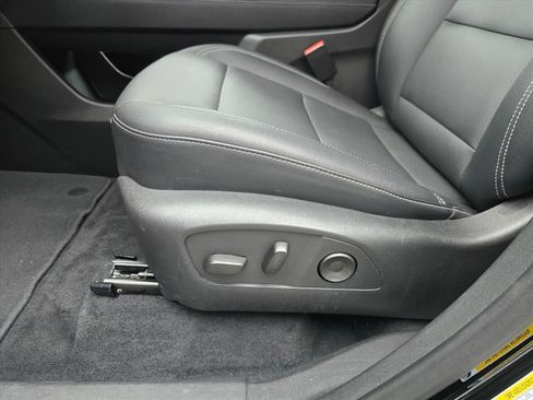 Certified 2025 Chevrolet Traverse LT image 11