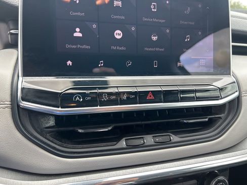 Certified 2022 Jeep Compass Limited image 40