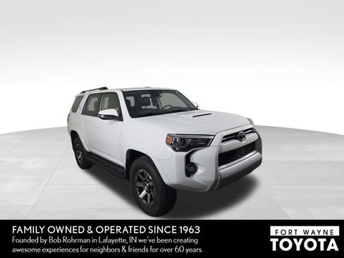 Used 2024 Toyota 4Runner TRD Off-Road Premium AWD/4WD image 4