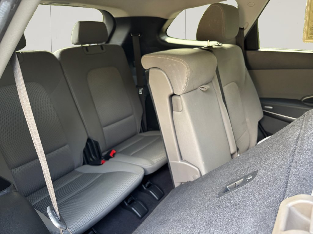 Used 2017 Hyundai Santa Fe SE FWD image 17