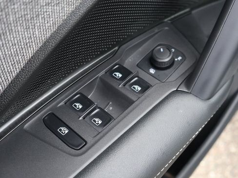 Certified 2025 Volkswagen Tiguan S image 12