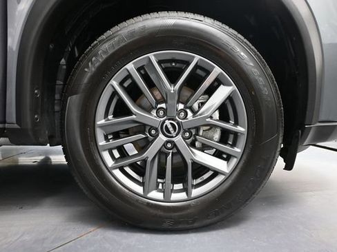 Used 2024 Nissan Rogue S FWD image 15