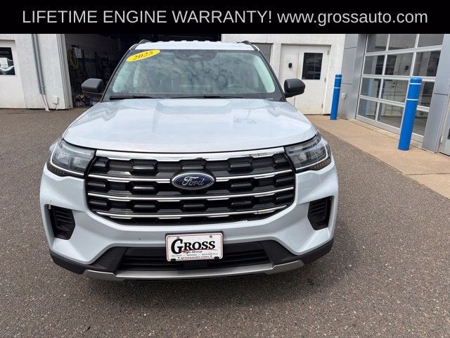 Used 2025 Ford Explorer Active AWD/4WD image 3