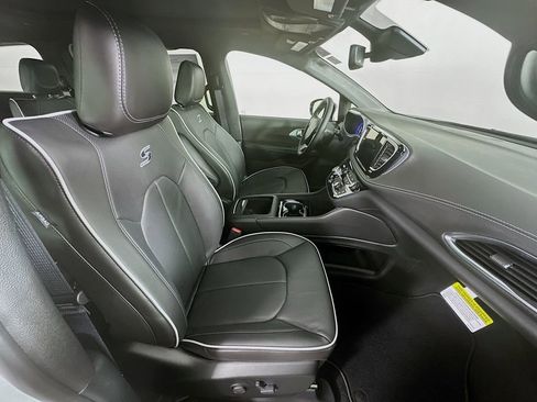 New 2026 Chrysler Pacifica Limited w/ S Appearance Package FWD image 37