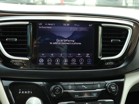 Used 2018 Chrysler Pacifica Touring-L FWD image 25