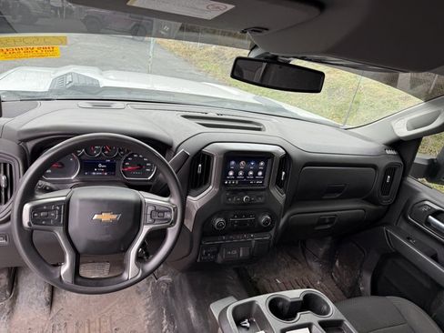 Used 2021 Chevrolet Silverado 2500 Custom w/ Custom Value Package image 13