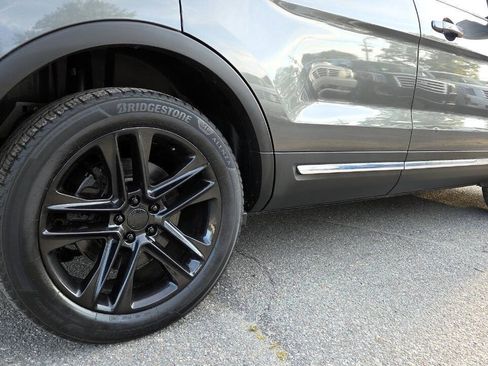 Used 2017 Ford Explorer XLT w/ Equipment Group 202A AWD/4WD image 17