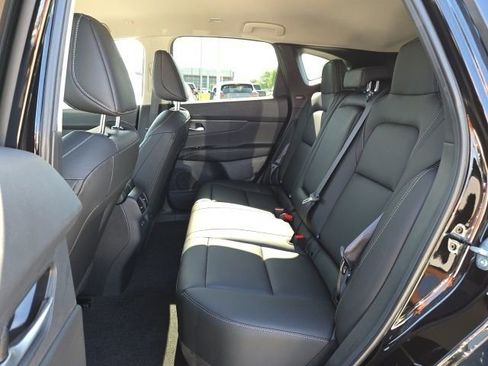 Certified 2025 Nissan Murano SV image 11