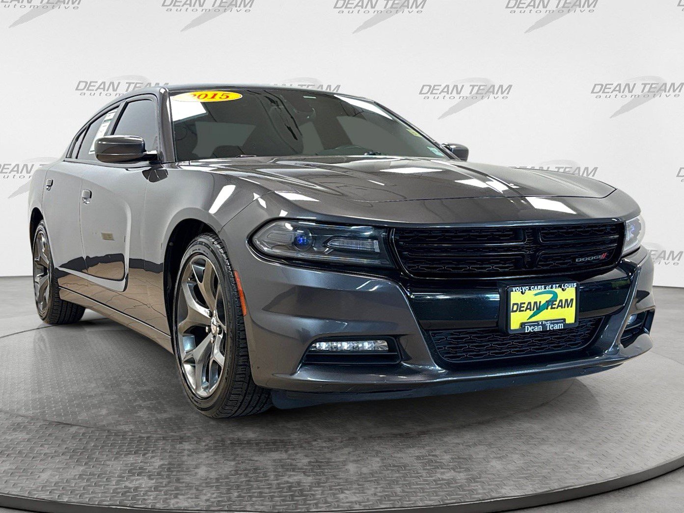 Used 2015 Dodge Charger SXT RWD image 3